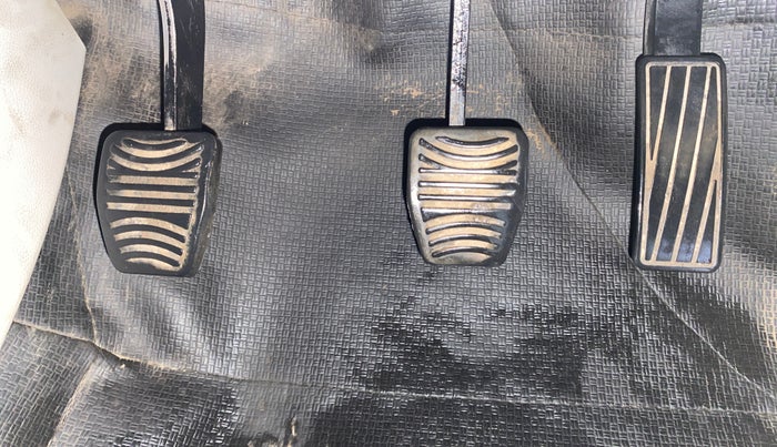 2020 Mahindra XUV300 W8 (O) 1.2 PETROL, Petrol, Manual, 42,702 km, Pedals