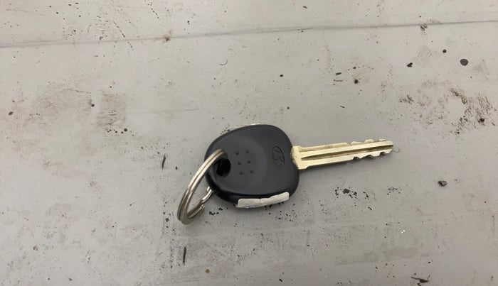 2013 Hyundai Eon MAGNA +, Petrol, Manual, 1,20,028 km, Key Close Up