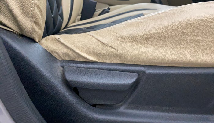 2013 Hyundai Eon MAGNA +, Petrol, Manual, 1,20,028 km, Driver Side Adjustment Panel