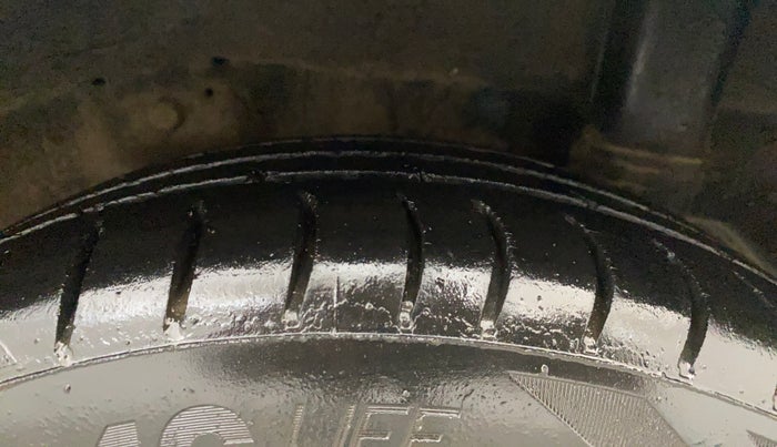 2013 Hyundai Eon MAGNA +, Petrol, Manual, 1,20,028 km, Left Rear Tyre Tread