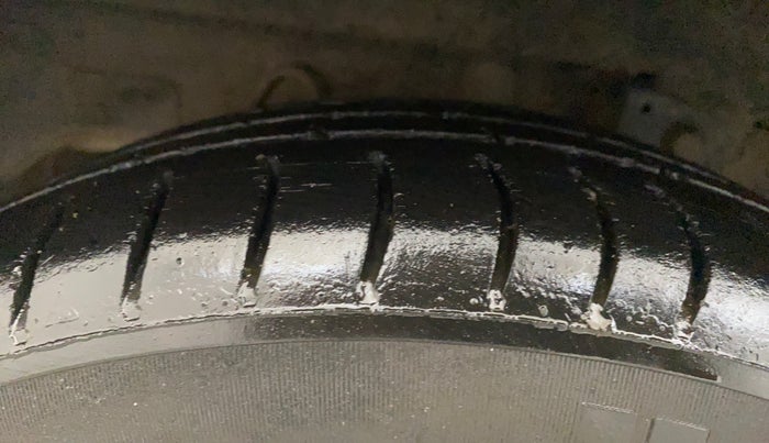 2013 Hyundai Eon MAGNA +, Petrol, Manual, 1,20,028 km, Right Rear Tyre Tread