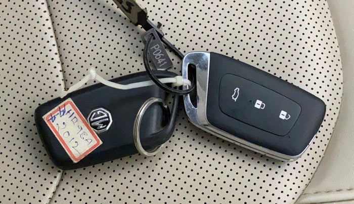 2021 MG HECTOR SHARP 1.5 CVT PETROL DUAL TONE, Petrol, Automatic, 49,520 km, Key Close Up