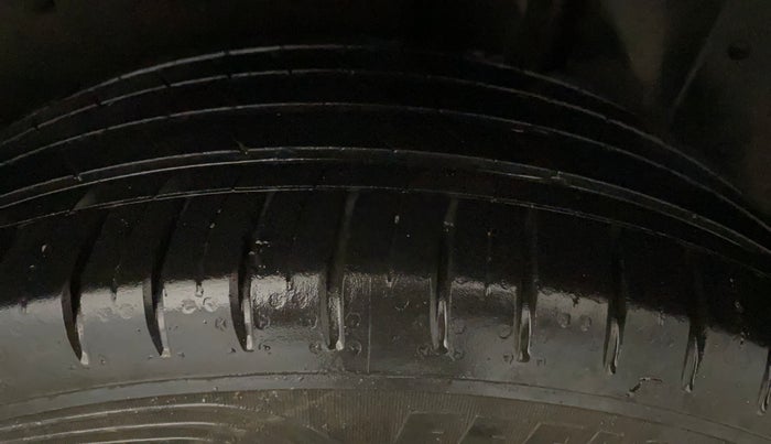 2021 MG HECTOR SHARP 1.5 CVT PETROL DUAL TONE, Petrol, Automatic, 49,520 km, Left Rear Tyre Tread