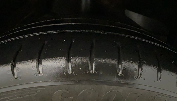 2021 MG HECTOR SHARP 1.5 CVT PETROL DUAL TONE, Petrol, Automatic, 49,520 km, Right Front Tyre Tread