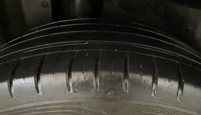 2021 MG HECTOR SHARP 1.5 CVT PETROL DUAL TONE, Petrol, Automatic, 49,520 km, Right Rear Tyre Tread
