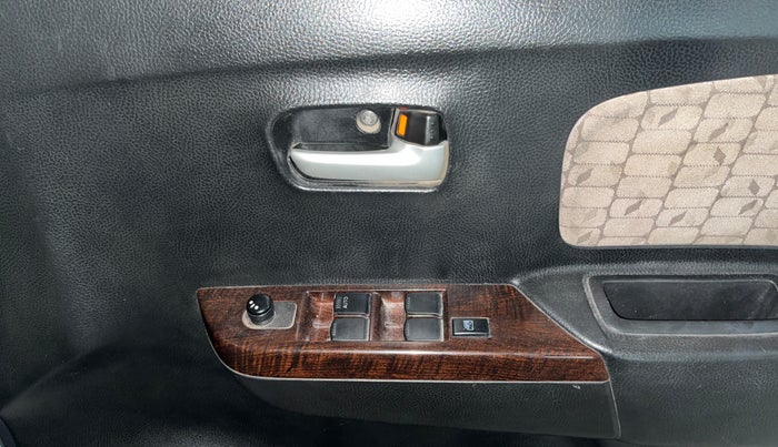 2016 Maruti Wagon R 1.0 VXI, Petrol, Manual, 72,954 km, Driver Side Door Panels Control