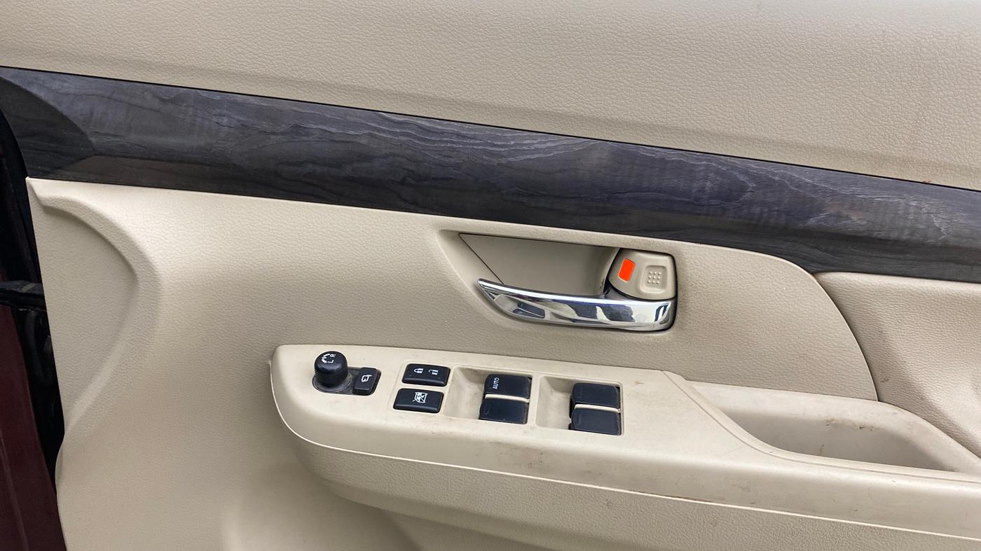 2022 Maruti Ertiga ZXI SHVS, Petrol, Manual, 68,419 km, Driver Side Door Panels Control