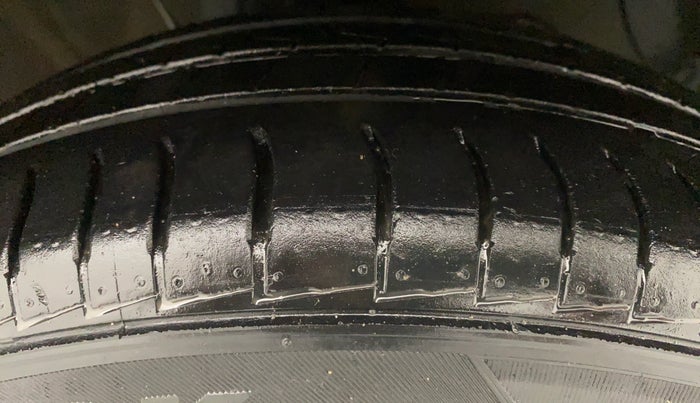 2020 Hyundai GRAND I10 NIOS MAGNA 1.2 MT, Petrol, Manual, 30,010 km, Right Front Tyre Tread