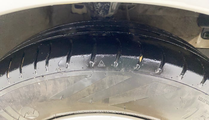 2012 Hyundai i10 MAGNA 1.2, CNG, Manual, 93,204 km, Right Front Tyre Tread