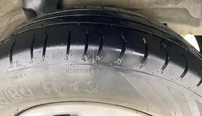 2012 Hyundai i10 MAGNA 1.2, CNG, Manual, 93,204 km, Left Rear Tyre Tread