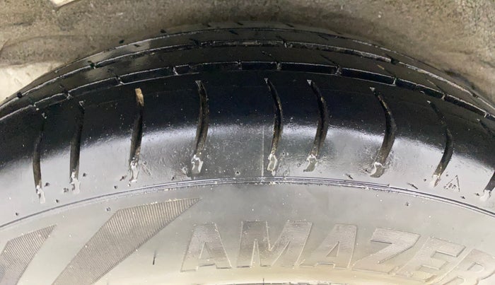 2012 Hyundai i10 MAGNA 1.2, CNG, Manual, 93,204 km, Right Rear Tyre Tread