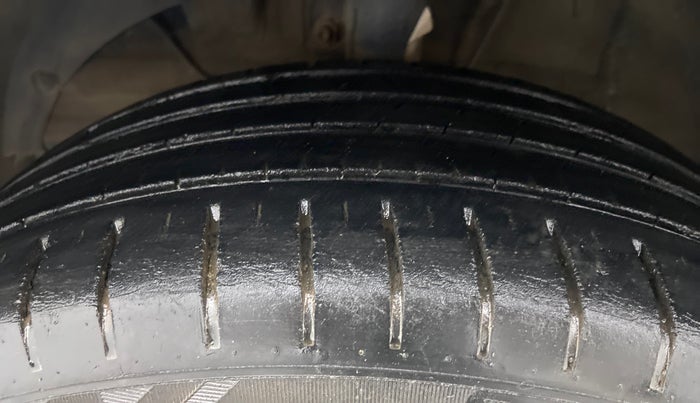 2019 Maruti Baleno ZETA PETROL 1.2, Petrol, Manual, 43,588 km, Left Front Tyre Tread
