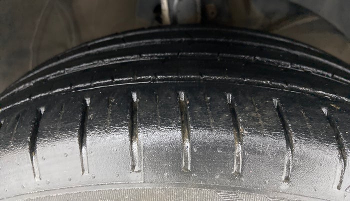 2019 Maruti Baleno ZETA PETROL 1.2, Petrol, Manual, 43,588 km, Right Front Tyre Tread