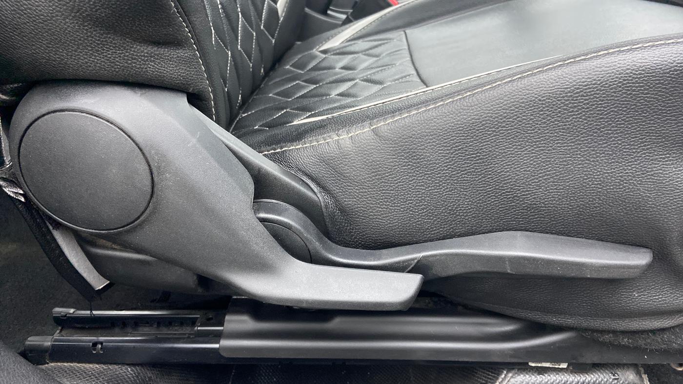 2019 Maruti Baleno ZETA PETROL 1.2, Petrol, Manual, 43,588 km, Driver Side Adjustment Panel