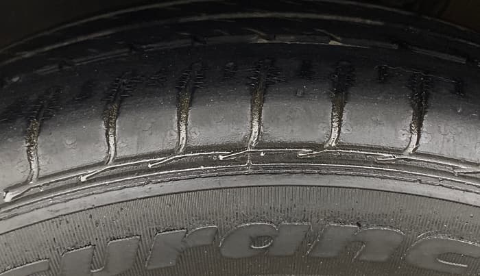 2017 Volkswagen Polo COMFORTLINE 1.2L, Petrol, Manual, 71,380 km, Left Front Tyre Tread