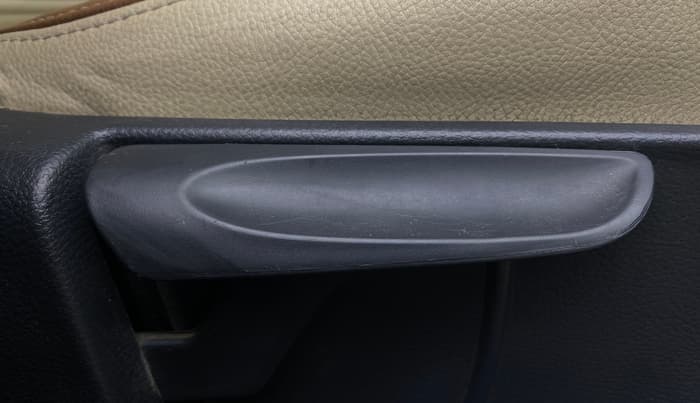 2017 Volkswagen Polo COMFORTLINE 1.2L, Petrol, Manual, 71,380 km, Driver Side Adjustment Panel