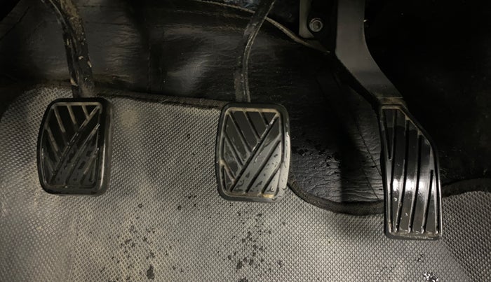 2022 Maruti Vitara Brezza LXI, Petrol, Manual, 54,365 km, Pedals