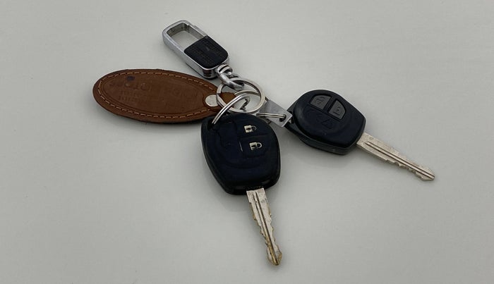 2022 Maruti Vitara Brezza LXI, Petrol, Manual, 54,365 km, Key Close Up