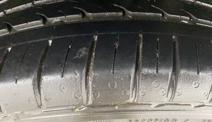 2017 Hyundai Elite i20 ASTA 1.2 (O), Petrol, Manual, 26,246 km, Left Rear Tyre Tread