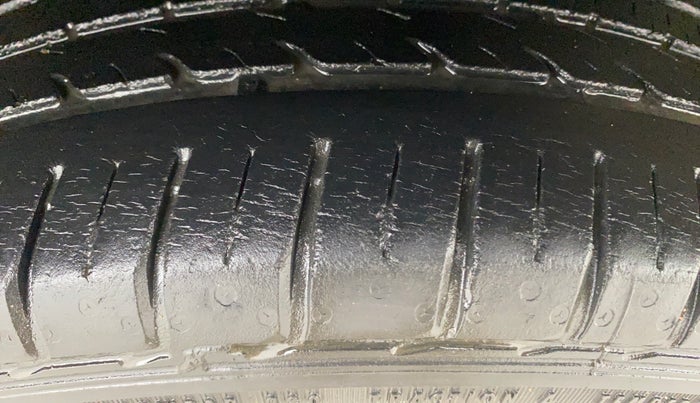 2017 Hyundai Elite i20 ASTA 1.2 (O), Petrol, Manual, 26,246 km, Right Front Tyre Tread