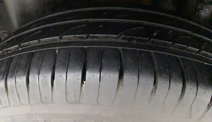 2017 Maruti Swift ZXI, Petrol, Manual, 84,289 km, Left Rear Tyre Tread