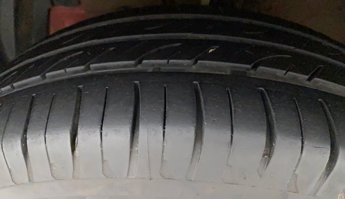 2017 Maruti Swift ZXI, Petrol, Manual, 84,289 km, Left Front Tyre Tread