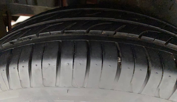 2017 Maruti Swift ZXI, Petrol, Manual, 84,289 km, Right Rear Tyre Tread