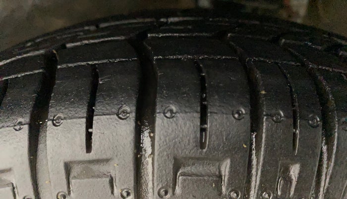 2013 Maruti Alto 800 LXI, Petrol, Manual, 33,353 km, Left Front Tyre Tread