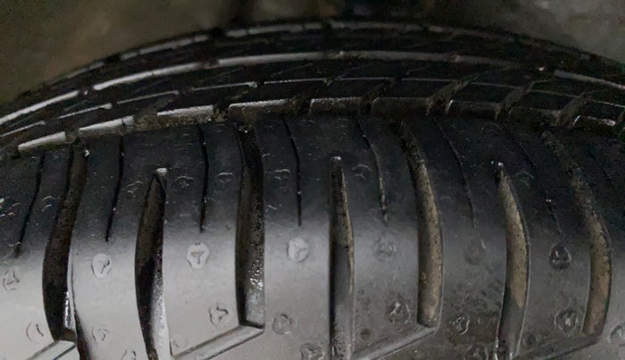 2013 Maruti Alto 800 LXI, Petrol, Manual, 33,353 km, Right Front Tyre Tread