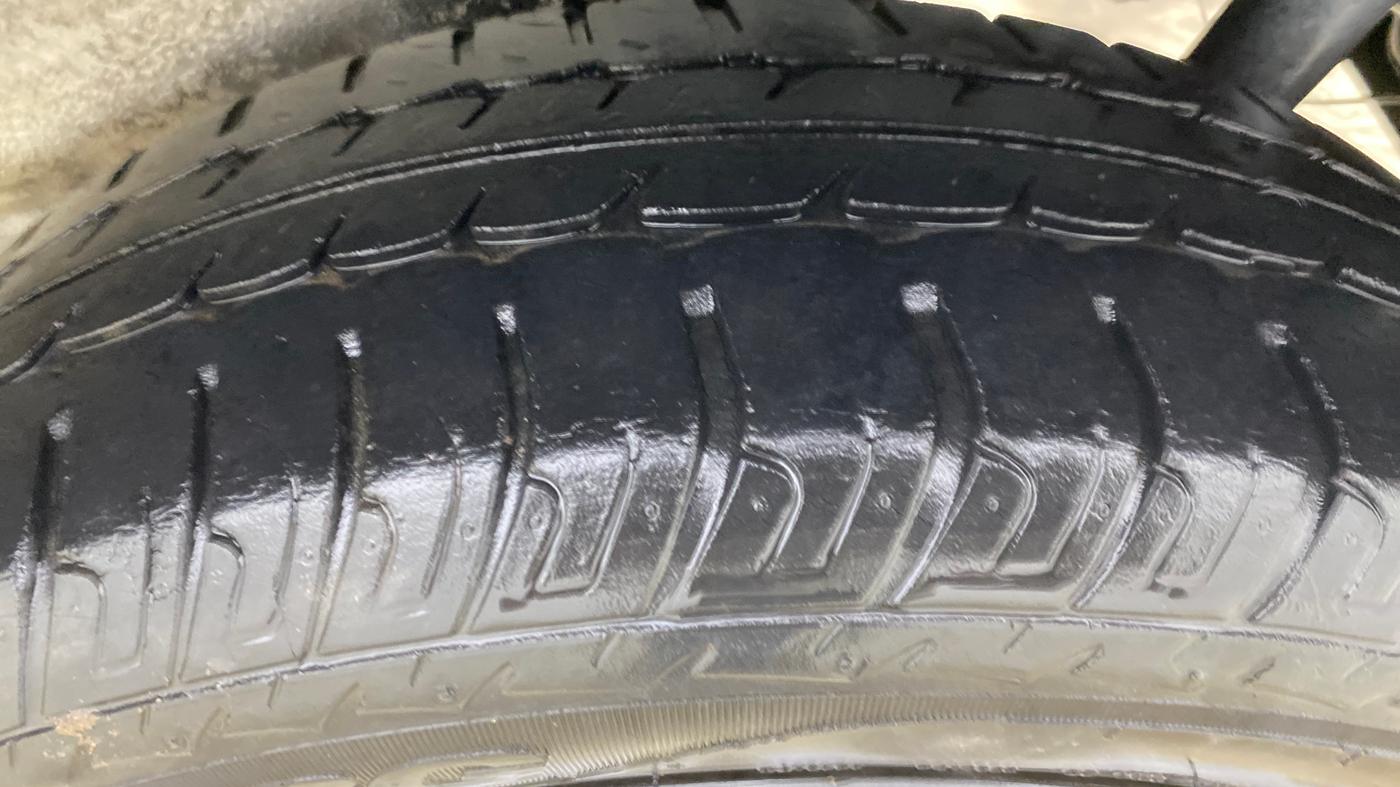 2017 Maruti Wagon R 1.0 VXI, Petrol, Manual, 43,476 km, Left Rear Tyre Tread