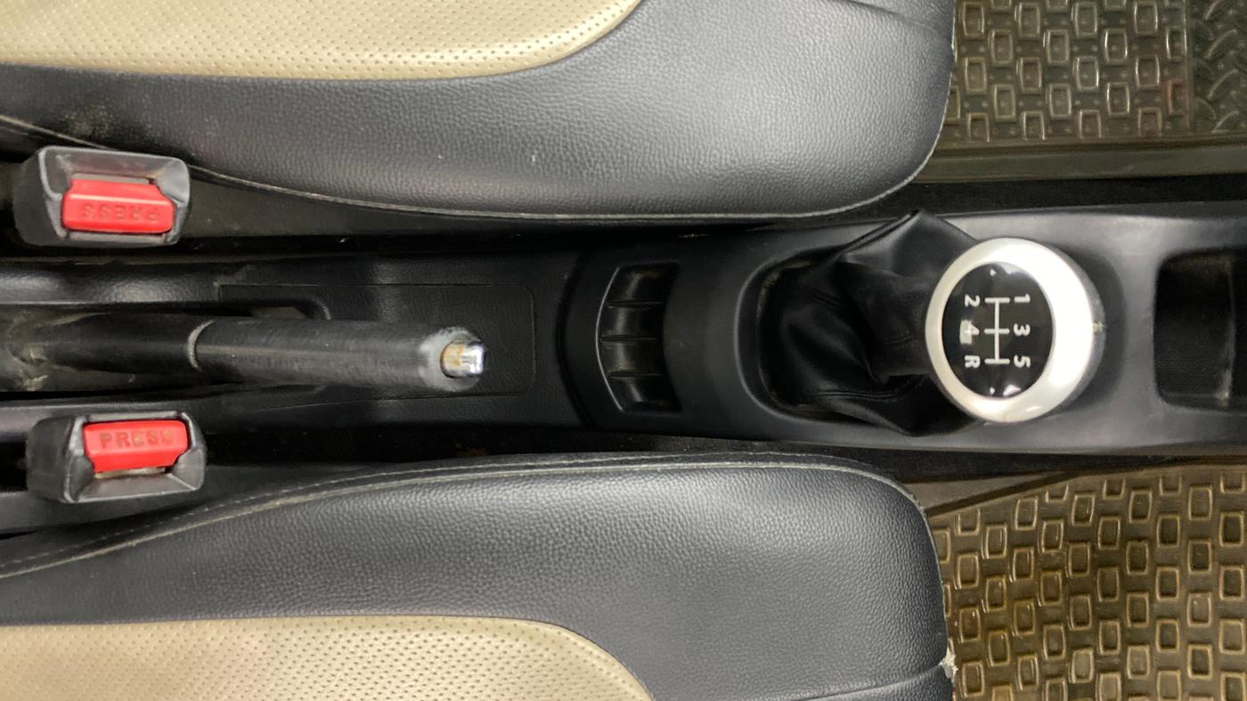 2017 Maruti Wagon R 1.0 VXI, Petrol, Manual, 43,476 km, Gear Lever