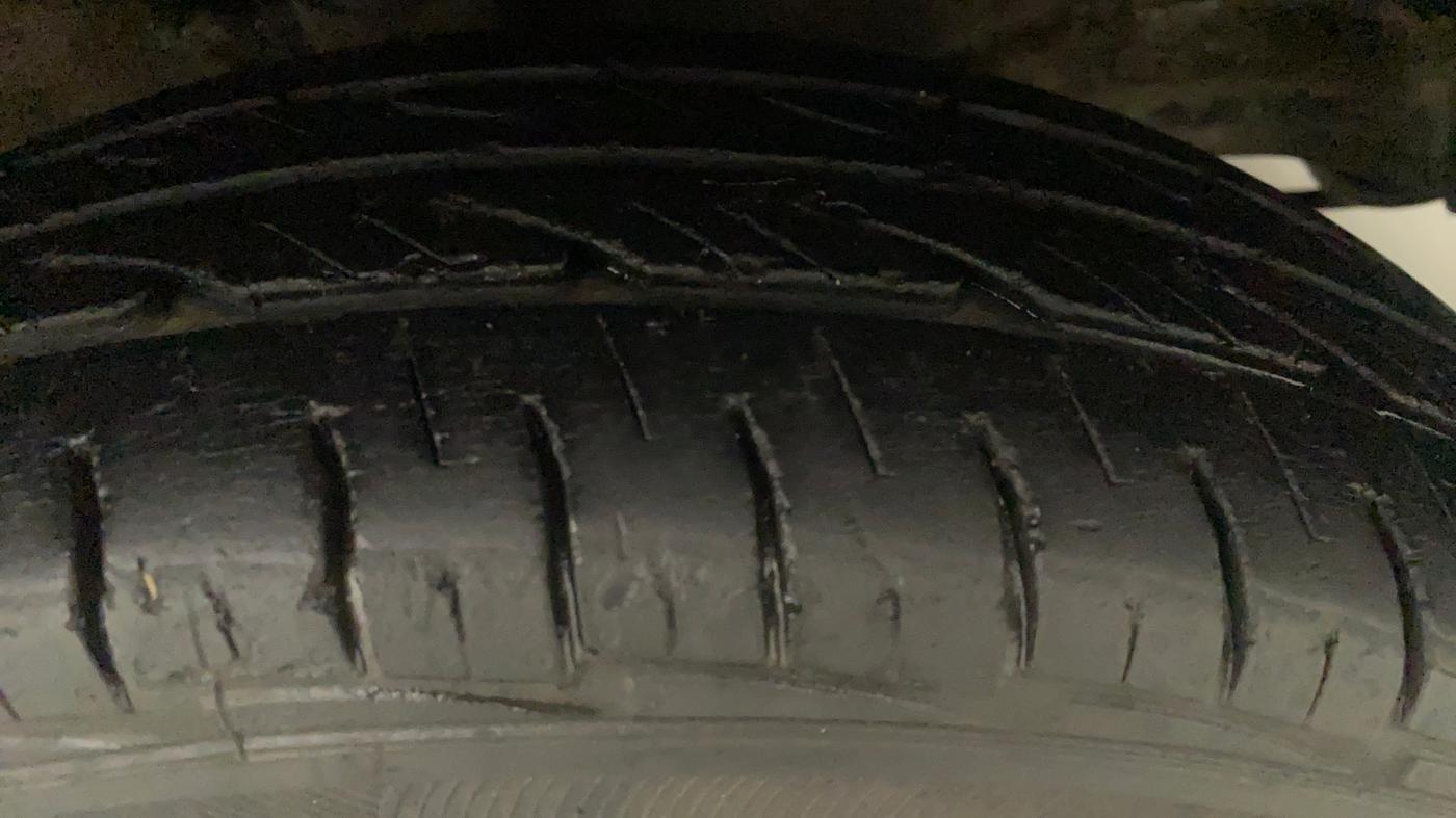 2014 Maruti Wagon R 1.0 LXI CNG, CNG, Manual, 1,06,140 km, Left Front Tyre Tread