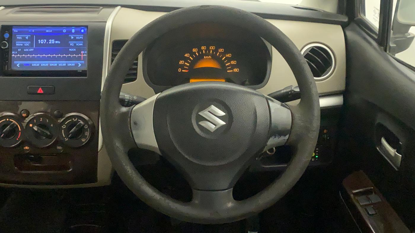 2014 Maruti Wagon R 1.0 LXI CNG, CNG, Manual, 1,06,140 km, Steering Wheel Close Up