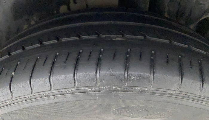2017 Maruti Ertiga ZXI, Petrol, Manual, 45,276 km, Left Rear Tyre Tread