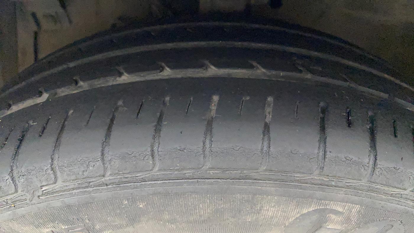 2017 Maruti Ertiga ZXI, Petrol, Manual, 45,276 km, Left Front Tyre Tread