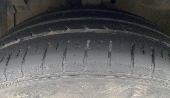2017 Maruti Ertiga ZXI, Petrol, Manual, 45,276 km, Left Front Tyre Tread