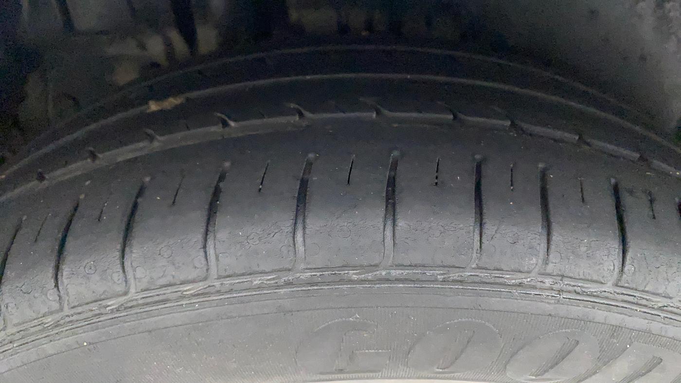2017 Maruti Ertiga ZXI, Petrol, Manual, 45,276 km, Right Rear Tyre Tread