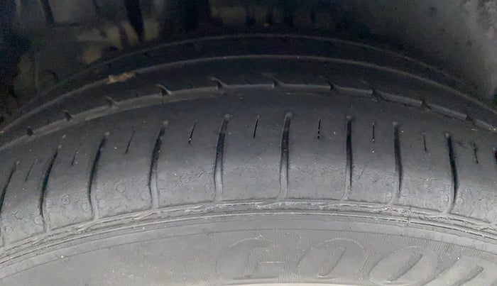 2017 Maruti Ertiga ZXI, Petrol, Manual, 45,276 km, Right Rear Tyre Tread