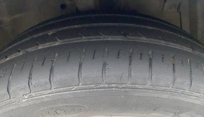 2017 Maruti Ertiga ZXI, Petrol, Manual, 45,276 km, Right Front Tyre Tread