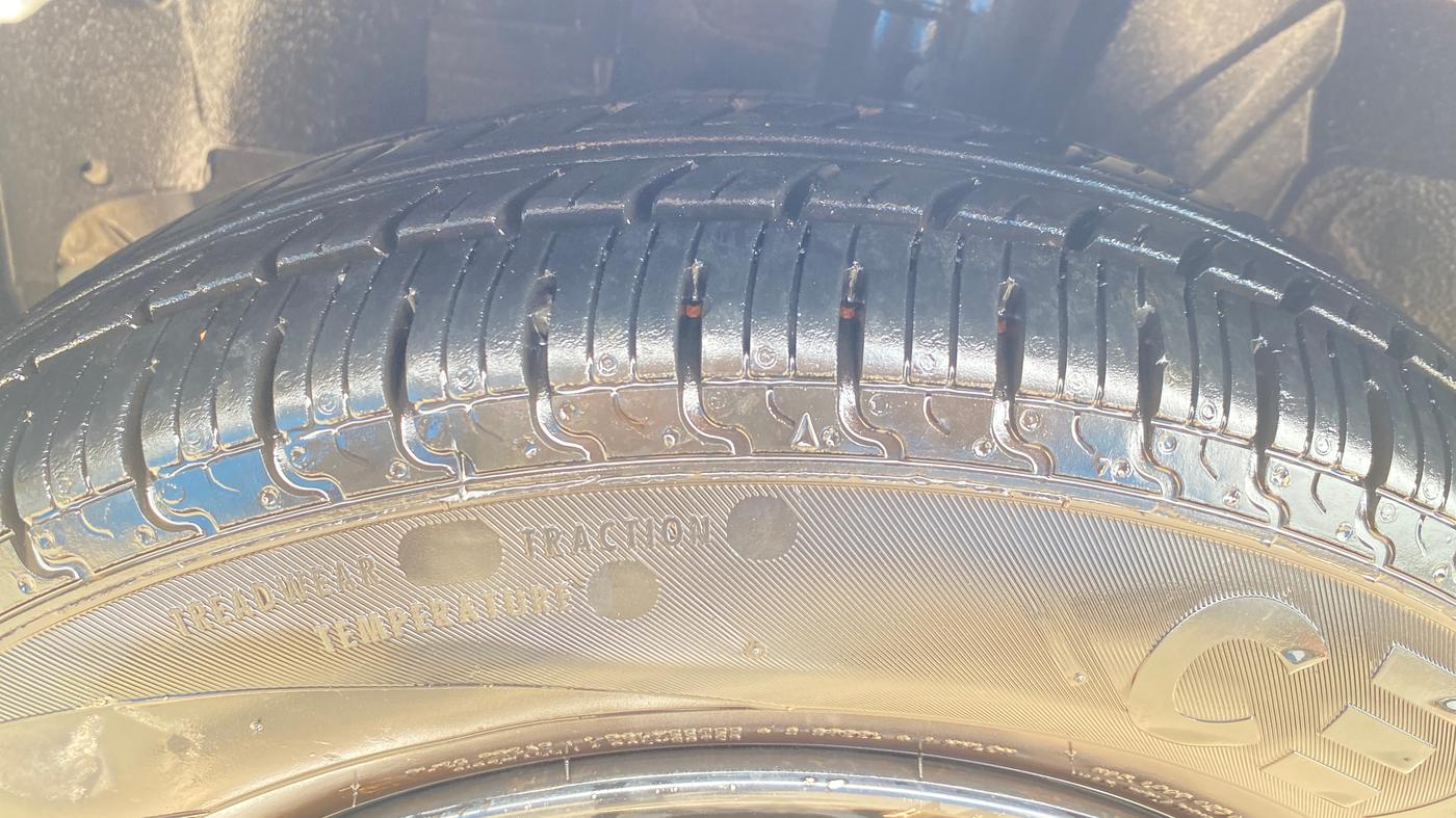 2018 Datsun Redi Go T(O) 1.0L LIMITED EDITION, Petrol, Manual, 86,280 km, Left Front Tyre Tread