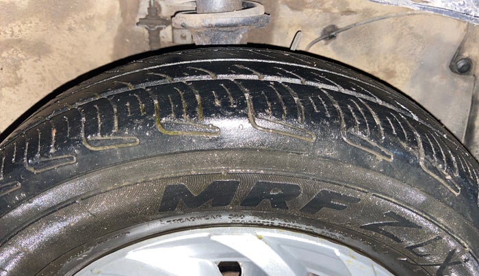 2019 Maruti Alto LXI CNG, CNG, Manual, 97,707 km, Right Front Tyre Tread