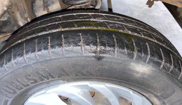 2019 Maruti Alto LXI CNG, CNG, Manual, 97,707 km, Left Rear Tyre Tread