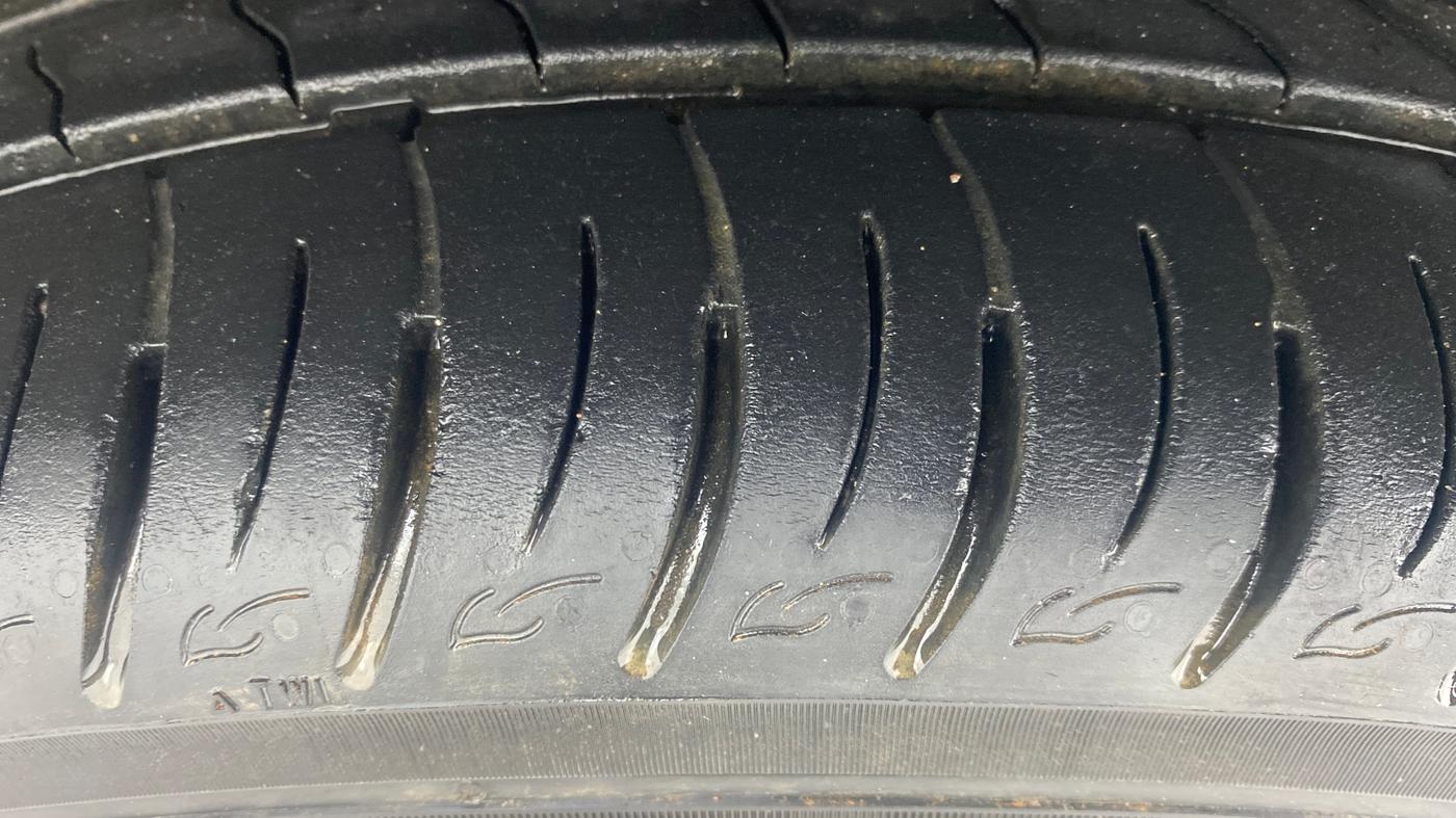 2021 Mahindra XUV300 W8 (O) 1.2 PETROL, Petrol, Manual, 37,567 km, Left Front Tyre Tread