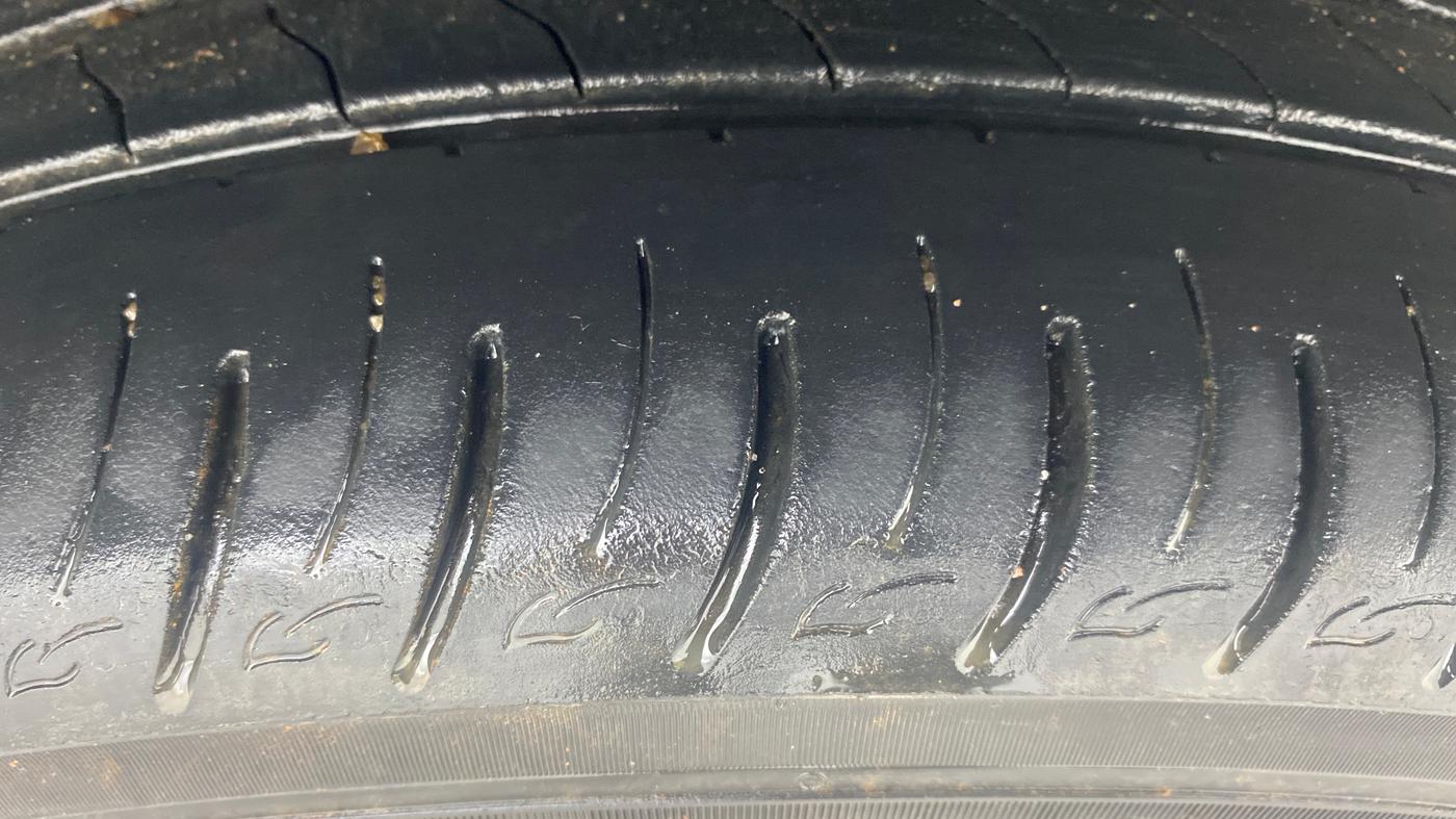 2021 Mahindra XUV300 W8 (O) 1.2 PETROL, Petrol, Manual, 37,567 km, Left Rear Tyre Tread