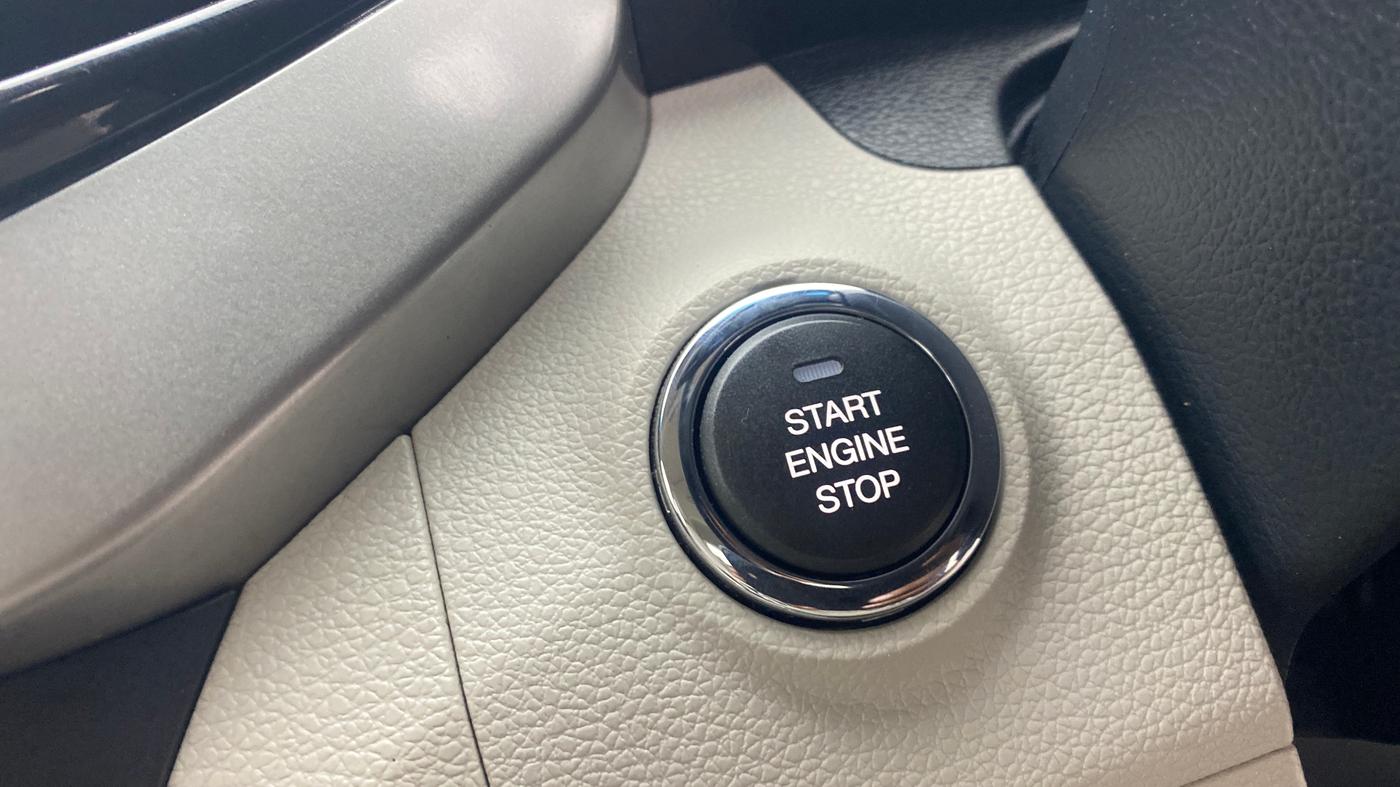 2021 Mahindra XUV300 W8 (O) 1.2 PETROL, Petrol, Manual, 37,567 km, Keyless Start/ Stop Button