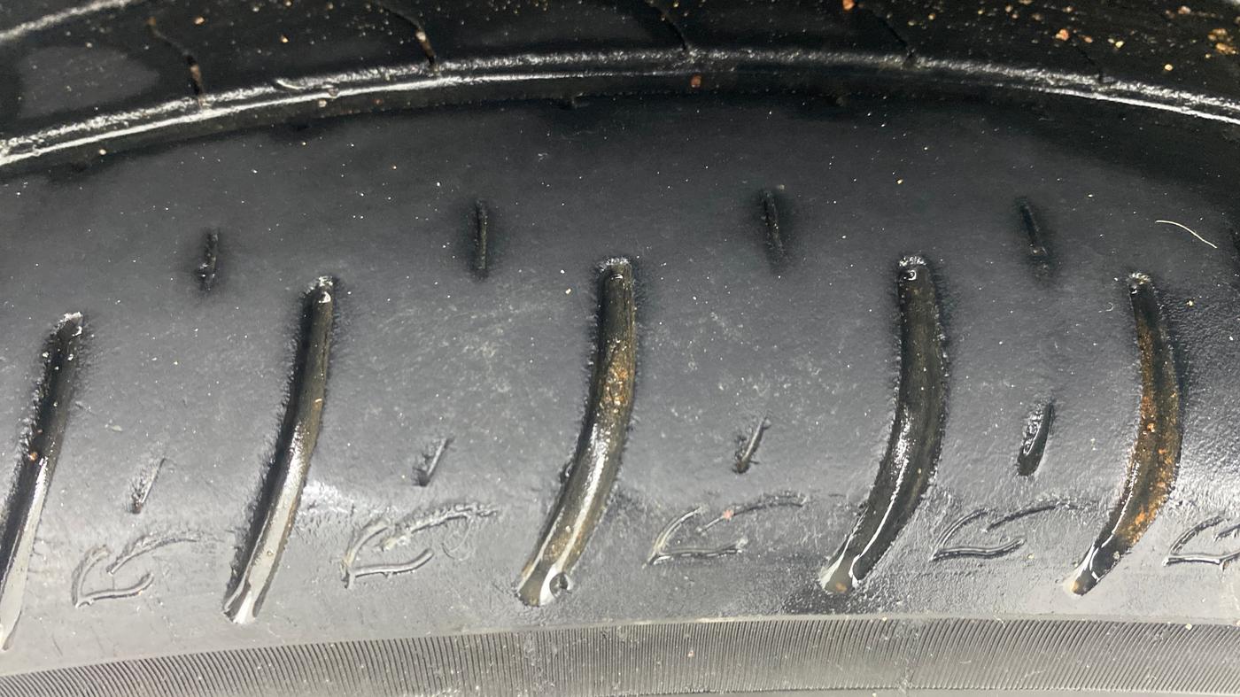 2021 Mahindra XUV300 W8 (O) 1.2 PETROL, Petrol, Manual, 37,567 km, Right Rear Tyre Tread