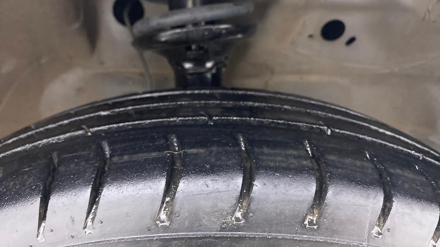 2013 Maruti Wagon R 1.0 LXI, Petrol, Manual, 61,201 km, Right Front Tyre Tread