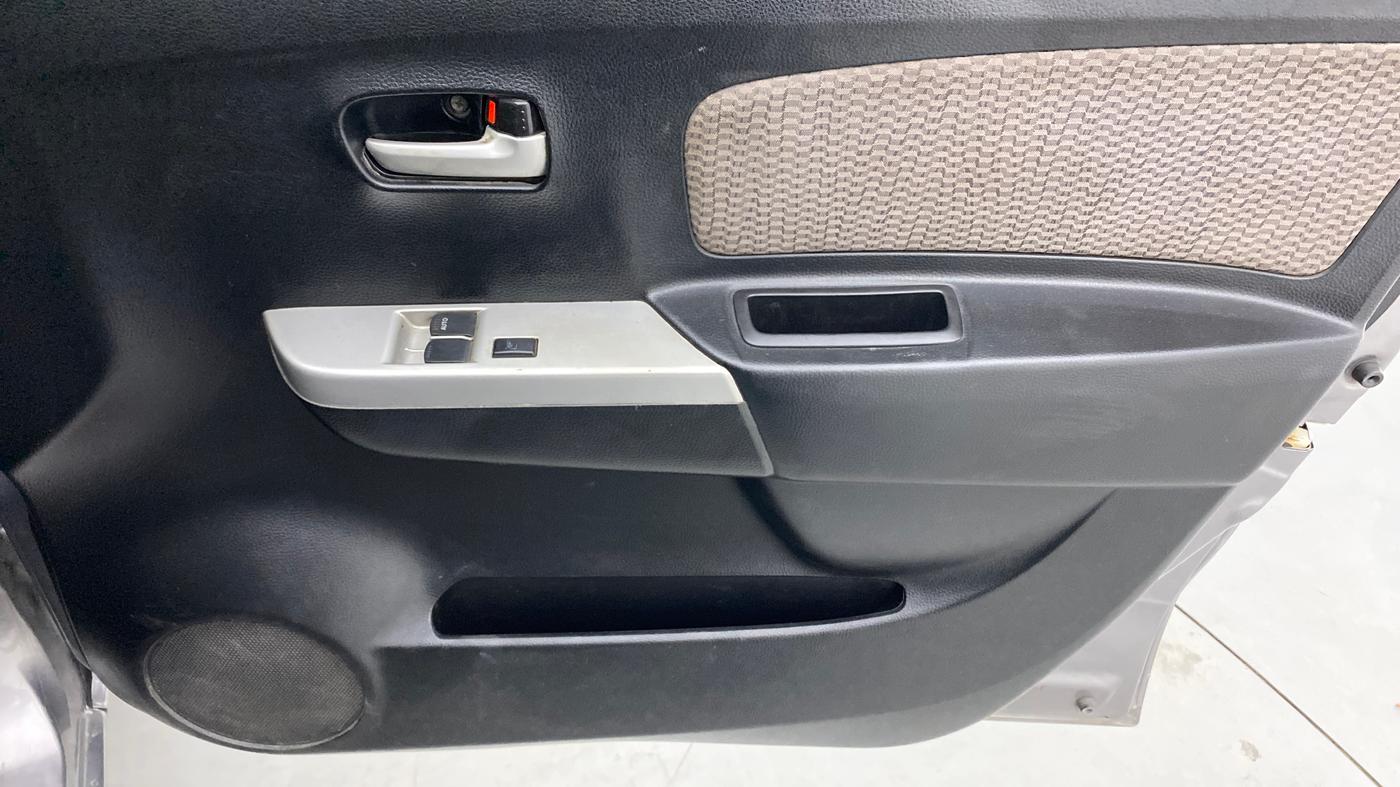 2013 Maruti Wagon R 1.0 LXI, Petrol, Manual, 61,201 km, Driver Side Door Panels Control