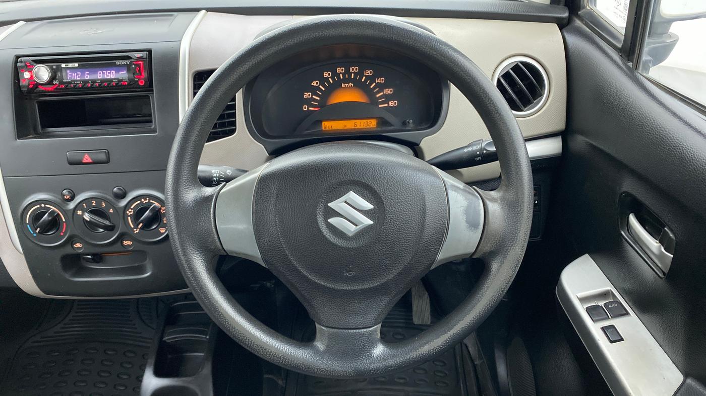 2013 Maruti Wagon R 1.0 LXI, Petrol, Manual, 61,201 km, Steering Wheel Close Up