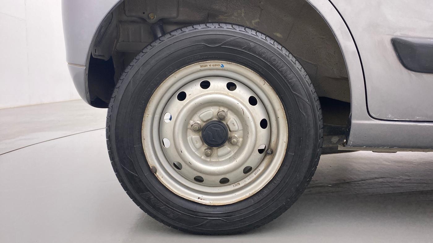 2013 Maruti Wagon R 1.0 LXI, Petrol, Manual, 61,201 km, Right Rear Wheel